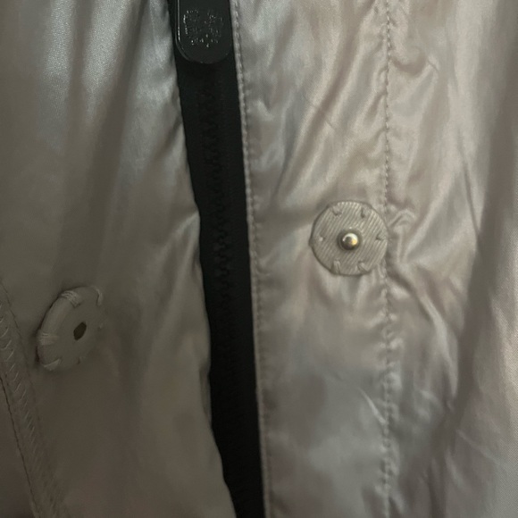 Vince Camuto Women’s Jacket windbreaker. Silver. Size Large. - Picture 5 of 10